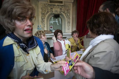 Las 'Teresines' que han repartido las entradas eran hombres.