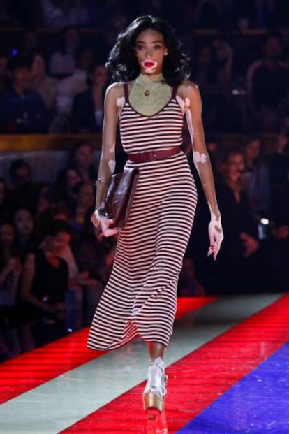 Una modelo, en el desfile de Tommy Hilfiger, este sábado.