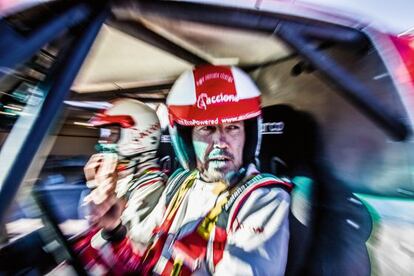 El piloto Albert Bosch y el copiloto Agustín Payá, a bordo del primer coche eléctrico 100% que toma la salida de un Dakar.