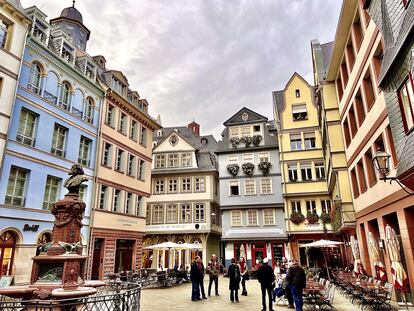 Una de las plazas del casco antiguo de Fráncfort (Alemania).