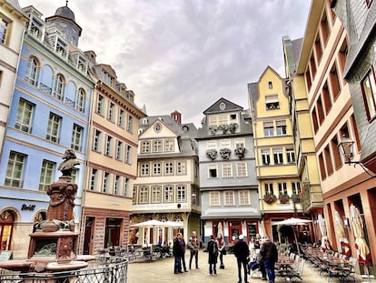 Una de las plazas del casco antiguo de Fráncfort (Alemania).