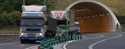 El sector del transporte debate sobre el tamaño de los camiones.