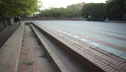 La plaza de los Campions, en la Vila Olímpica de Barcelona, 25 años después de los Juegos.
