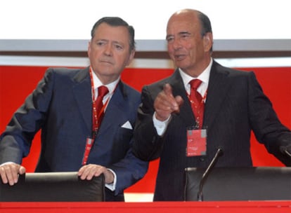 Alfredo Sáenz, consejero delegado del Santander (a la izquierda) y Emilio Botín, presidente, en 2007.