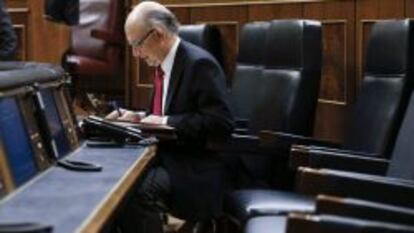 El ministro de Hacienda y Administraciones P&uacute;blicas, Crist&oacute;bal Montoro, en el Congreso.