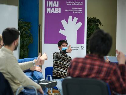 Varios hombres asistían en marzo a un taller sobre masculinidad igualitaria organizado en Pamplona por el Instituto Navarro para la Igualdad.