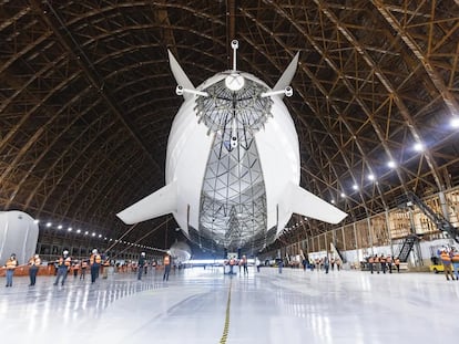 Construcción de un dirigible de LTA Research en una planta de San Francisco.