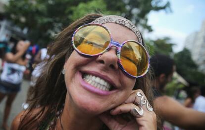 Uma jovem durante o desfile pré-carnavalesco no Rio.