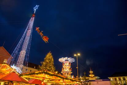 Mercadillo de Navidad de Karlsruhe en Baden-Wuerttemberg, Alemania. 