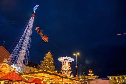 Mercadillo de Navidad de Karlsruhe en Baden-Wuerttemberg, Alemania. 