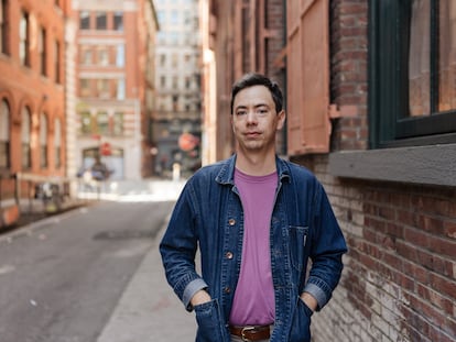 Kyle Chayka, periodista del 'New Yorker' y autor de 'Mundofiltro', retratado en Nueva York este mes abril.