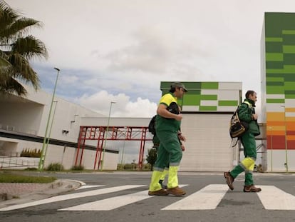 Trabajadores de la fábrica de Heineken en Sevilla.