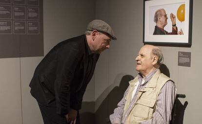 El fotógrafo argentino Daniel Mordzinski, en la inauguración de la muestra "Objetivo Mordzinski".