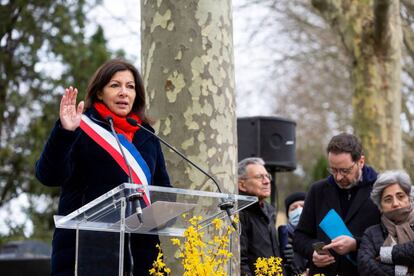 La alcaldesa de París, Anne Hidalgo,durante el homenaje.