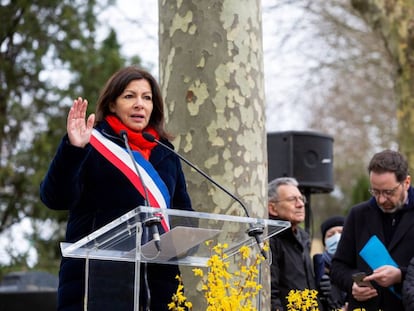  La alcaldesa de París, Anne Hidalgo,durante el homenaje. 