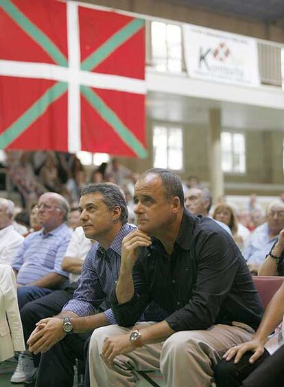 Urkullu y Egibar, durante el acto de ayer en Zarautz.