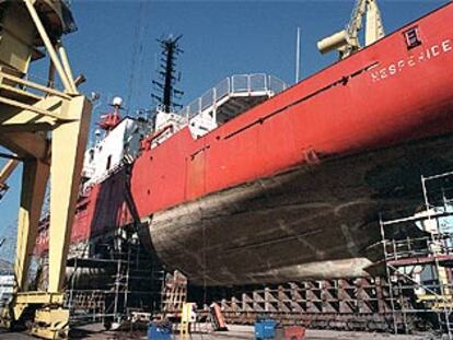El <i>Hespérides,</i> fuera del agua, en el puerto de Cartagena la pasada semana.