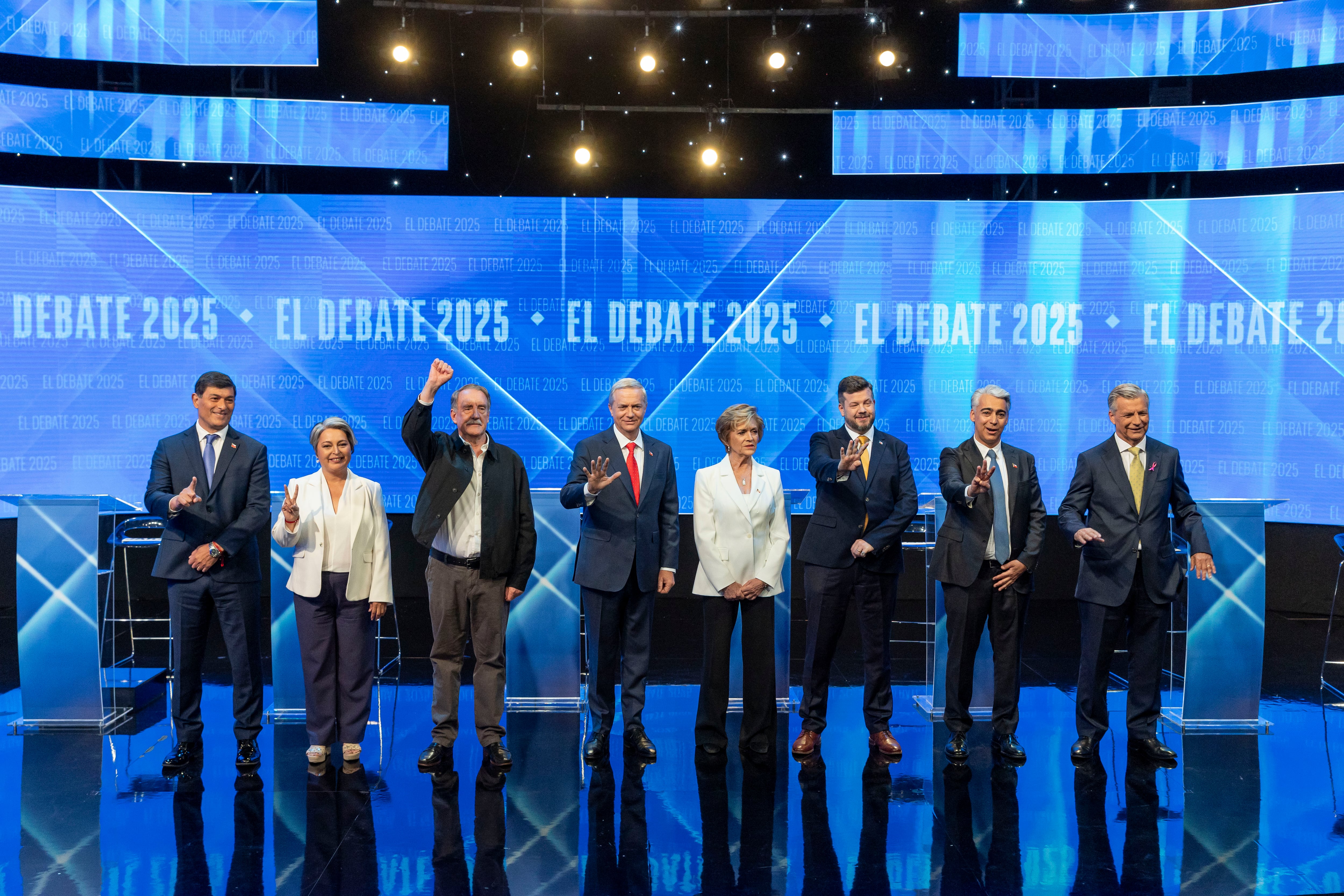 Los candidatos presidenciales en el debate de este domingo.