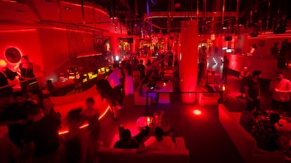 Ambiente en el interior de una discoteca de Barcelona.