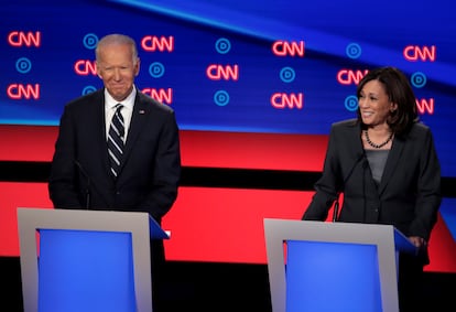 Biden se enfrentó a la entonces senadora Kamala Harris durante el Debate Presidencial Demócrata en Detroit, Michigan, el 31 de julio de 2019. Biden anunció su candidatura a la presidencia de 2020 el 25 de abril de 2019, y en junio de 2020 alcanzó el umbral de 1991 delegados, necesario para asegurar la nominación del Partido Demócrata.