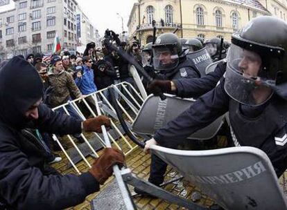 Una manifestación en Sofía contra la corrupción del Gobierno búlgaro acabó ayer con masivas protestas contra la gestión de la crisis energética.