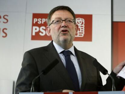 El secretario general del PSPV-PSOE, Ximo Puig, durante la conferencia de prensa en la sede de Blanquer&iacute;as.