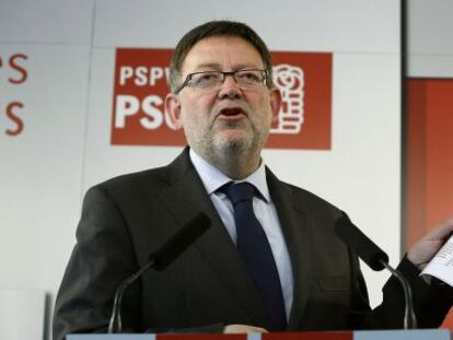 El secretario general del PSPV-PSOE, Ximo Puig, durante la conferencia de prensa en la sede de Blanquerías.
