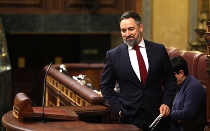 El líder de Vox, Santiago Abascal, interviene en el debate de la toma en consideración de la proposición de ley del PSOE de amnistía para la normalización institucional, política y social en Cataluña, este martes en el Congreso.