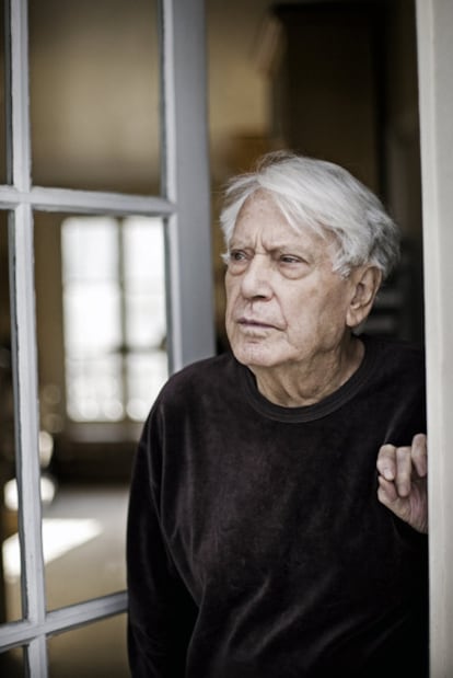 Jorge Semprún, fotografiado en su casa de París a finales del año pasado.