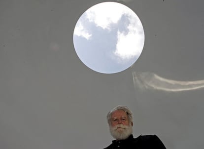 El artista estadounidense James Turrell en el centro de arte Montenmedio en Vejer de la Frontera.