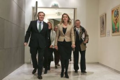 Cospedal, en el Congreso con diputados autonómicos del PP.