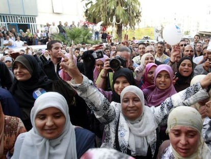 Partidarias de la formaci&oacute;n islamista En Nahda celebran la victoria el lunes en T&uacute;nez