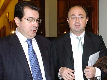 Los comisionados de CiU Jordi Jané y Josep Maria Guinart, ayer en el Congreso.