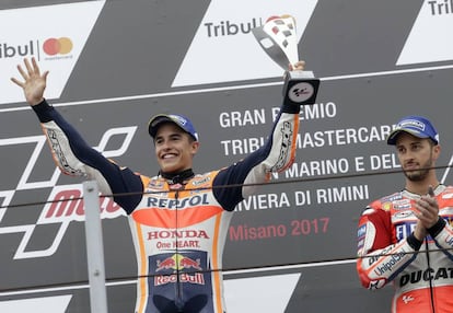 Márquez y Dovizioso, en el podio del gran premio de San Marino.