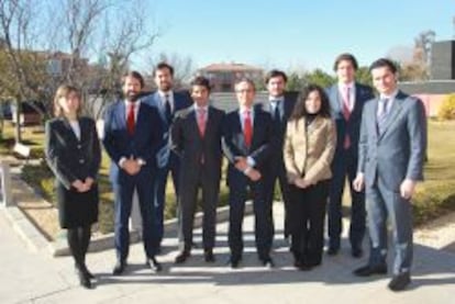 Itziar Letamendi, Asier González, Ignacio Verdes, Pablo Trueba, José Antonio de Tomás, Jorge Lozano, Silvia Ramírez, Julio Ruiz de Alda y Antonio García Méndez.