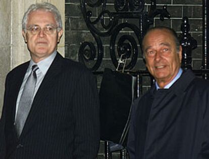 Los líderes franceses Lionel Jospin (a la izquierda) y Jacques Chirac, a su llegada al número 10 de Downing Street.