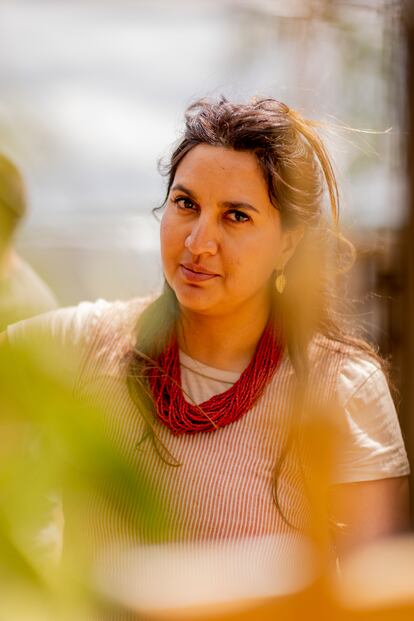 La chef Ana Ortiz, originaria de Ecuador y radicada en el Reino Unido, donde dirige el proyecto Fire Made junto a su esposo, Tom Bray.