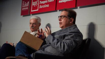 Guillermo Schavelzon (izquierda) y Ricardo Cayuela, ayer en el Foro Edita de Barcelona. 