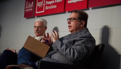 Guillermo Schavelzon (izquierda) y Ricardo Cayuela, ayer en el Foro Edita de Barcelona. 