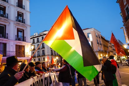 Concentración bajo el lema "Detengamos el genocidio en Gaza" celebrada este lunes frente al Ministerio de Asuntos Exteriores, en Madrid.