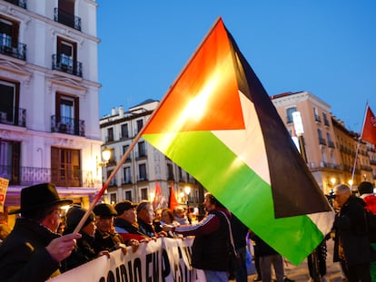 Concentración bajo el lema "Detengamos el genocidio en Gaza" celebrada este lunes frente al Ministerio de Asuntos Exteriores, en Madrid.