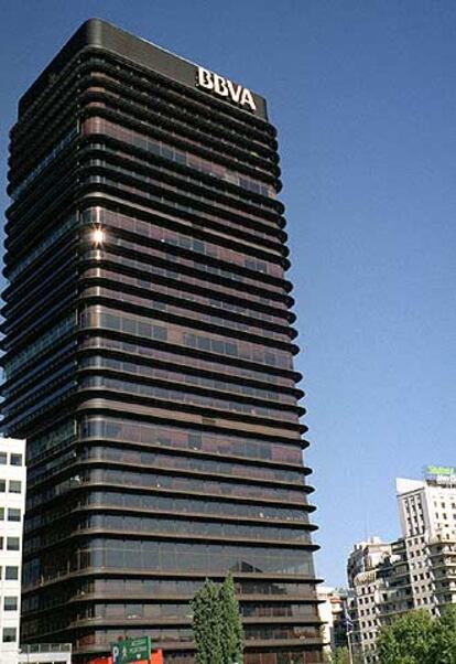 Una vista de la torre BBVA, de Sáenz de Oiza, en la Castellana.