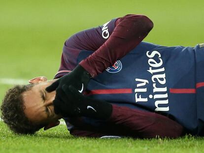 Neymar, tras la lesión en el tobillo, durante el partido contra el Marsella el pasado domingo.