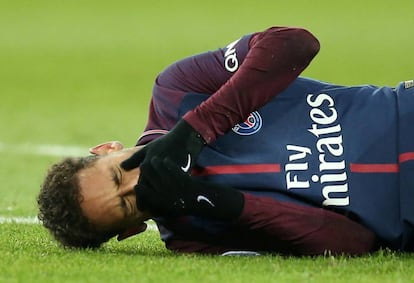 Neymar, tras la lesión en el tobillo, durante el partido contra el Marsella el pasado domingo.