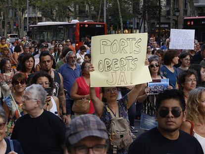 Protesta aquest dilluns a Barcelona a favor dels refugiats. 