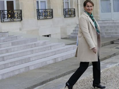 S&eacute;gol&egrave;ne Royal saliendo del palacio del El&iacute;seo.