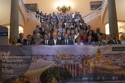 Participantes en el Foro de Ciudades Patrimonio Vivo del Banco Iberoamericano de Desarrollo, inaugurado en Sevilla.