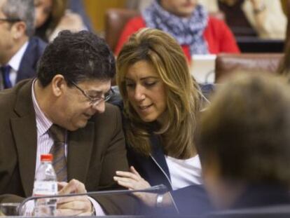 Diego Valderas y Susana D&iacute;az, en un pleno del Parlamento andaluz.