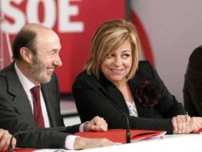 Rubalcaba y Valenciano, durante su reunión de ayer con dirigentes provinciales del PSOE.