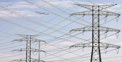 Un entramado eléctrico a las afueras de Madrid (España).
